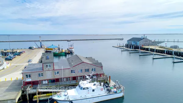 Provincetown, MA 02657,16 MacMillan Pier