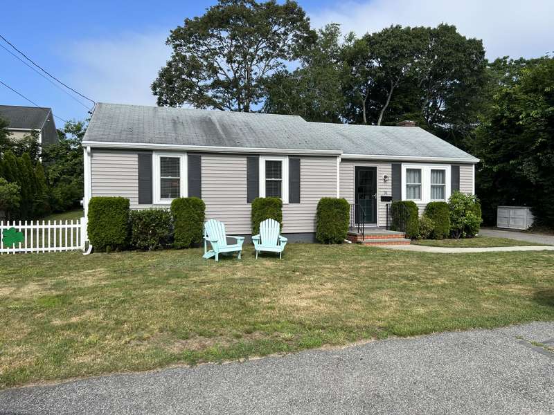 31 Buzzards Bay Avenue, Buzzards Bay, MA 02532