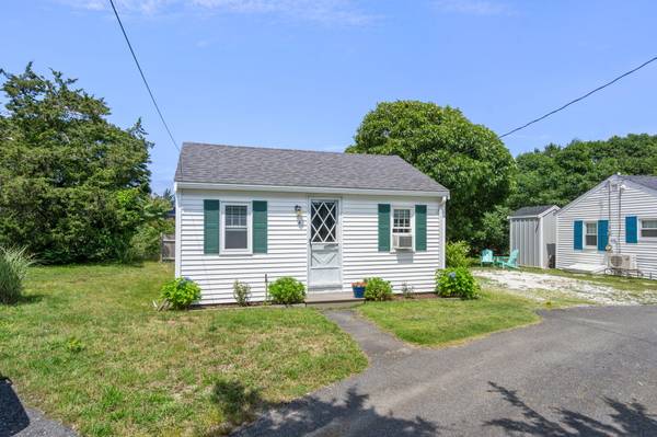 West Dennis, MA 02670,152 School Street #4