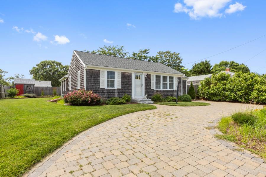 41 Sea Gull Lane, West Dennis, MA 02670