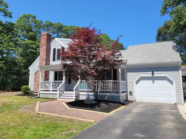 10 Agawam Road, Marstons Mills, MA 02648