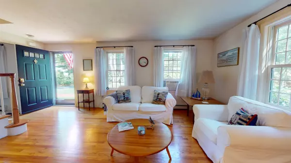 Centerville, MA 02632,9 Rainbow Drive