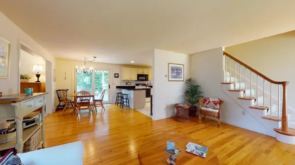 Centerville, MA 02632,9 Rainbow Drive