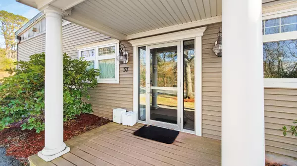 37 Edgerton Drive #3U, North Falmouth, MA 02556