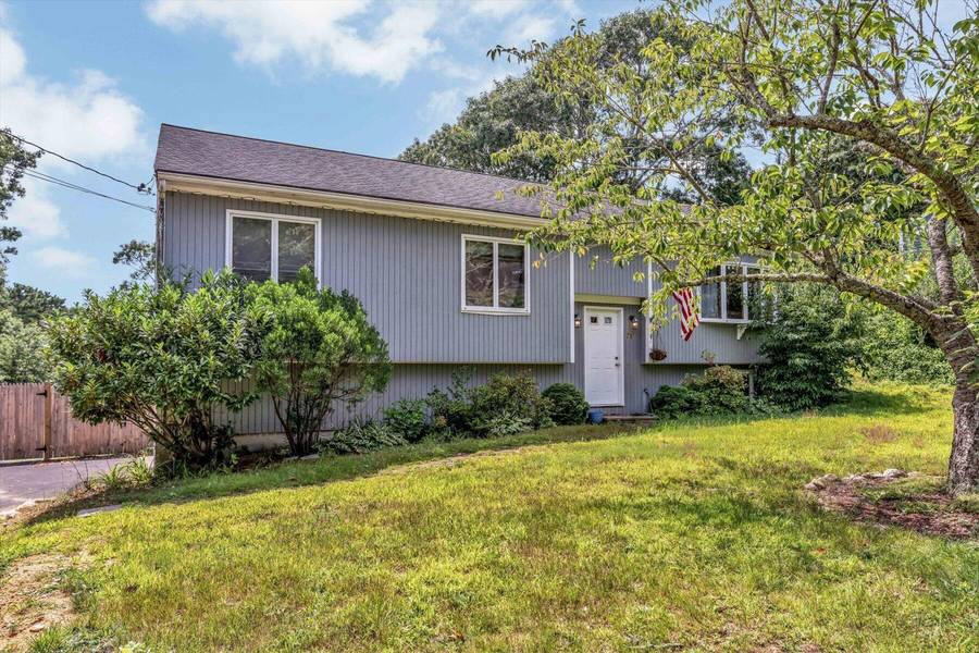 76 Spectacle Pond Drive, East Falmouth, MA 02536