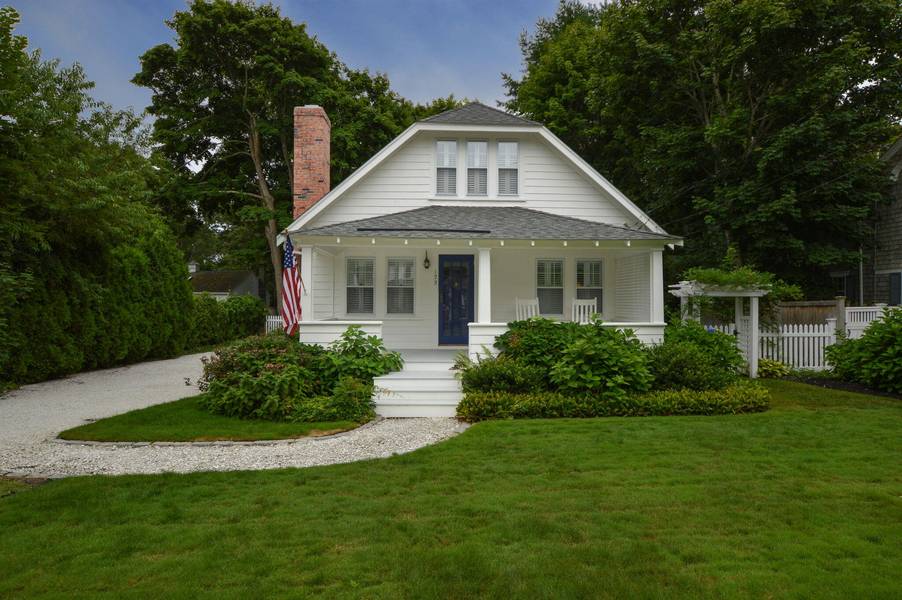 123 School Street, Cotuit, MA 02635