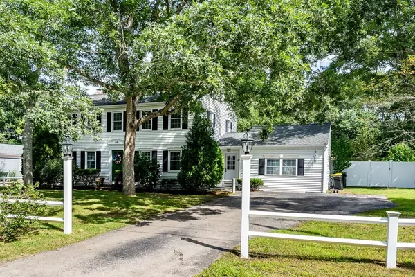 82 Skunknet Road, Centerville, MA 02632