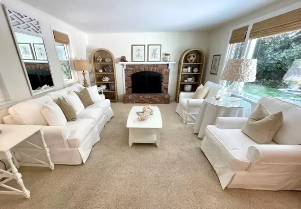 Centerville, MA 02632,100 Bay Lane