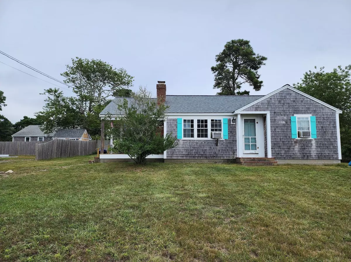 West Dennis, MA 02670,28 Shore Road