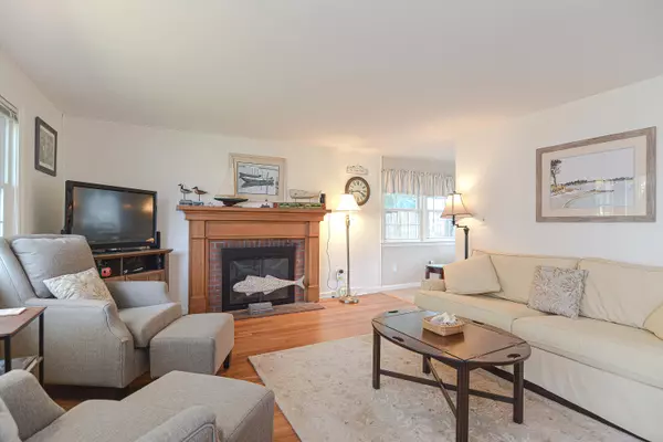 East Falmouth, MA 02536,11 Montauk Street