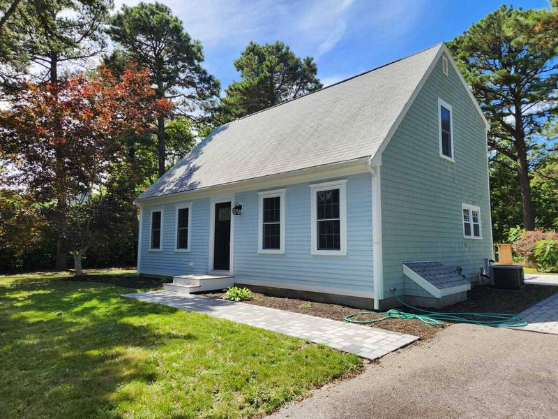 9 Belmont Avenue, Forestdale, MA 02644