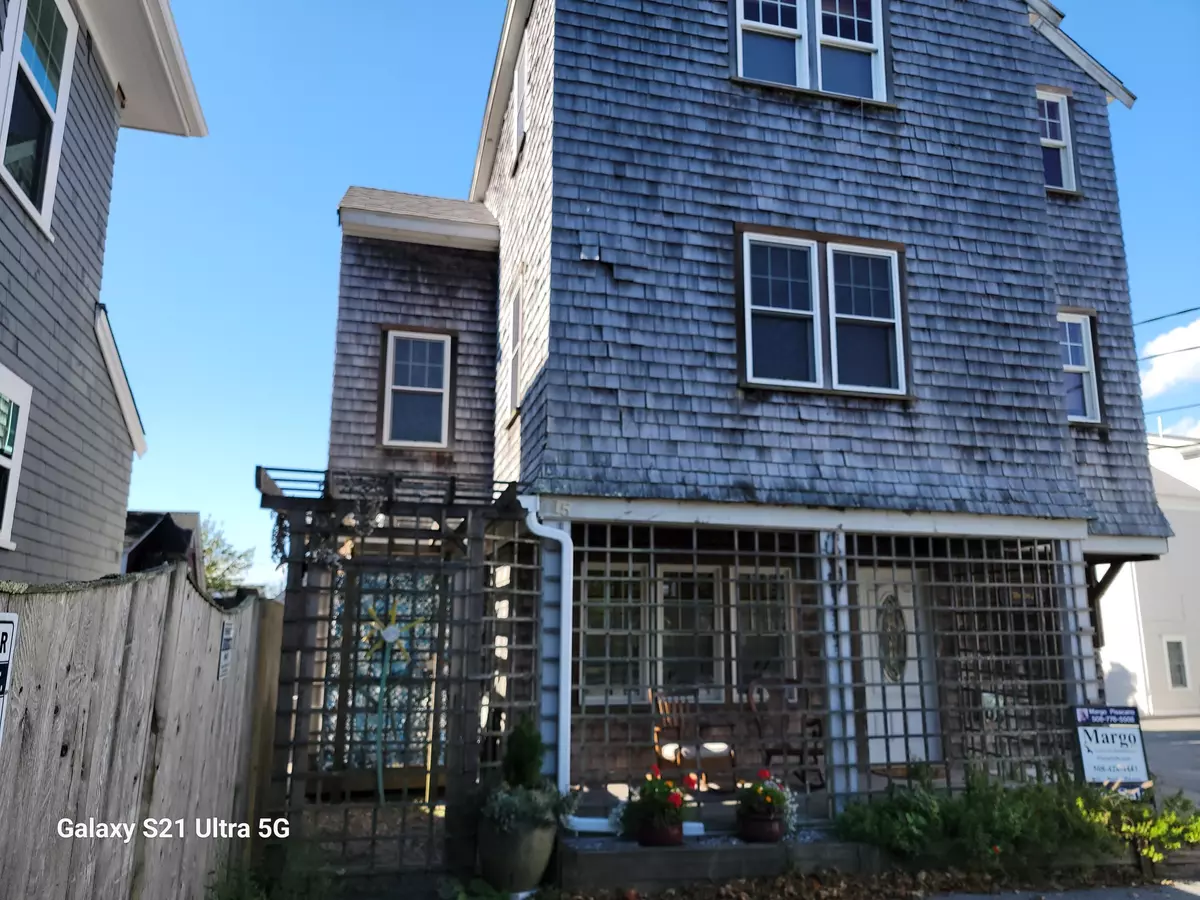 Hyannis, MA 02601,15 Newton Street #2B