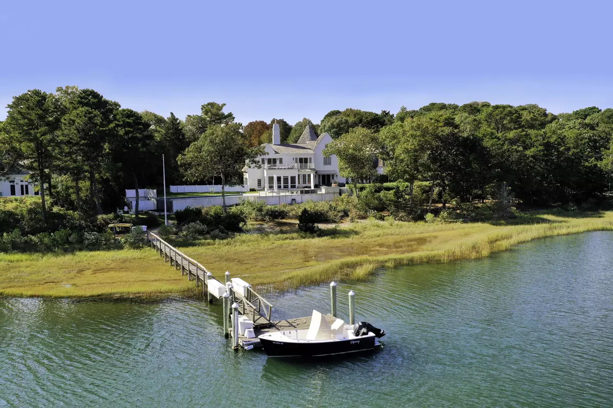 Osterville, MA 02655,25 Oyster Way