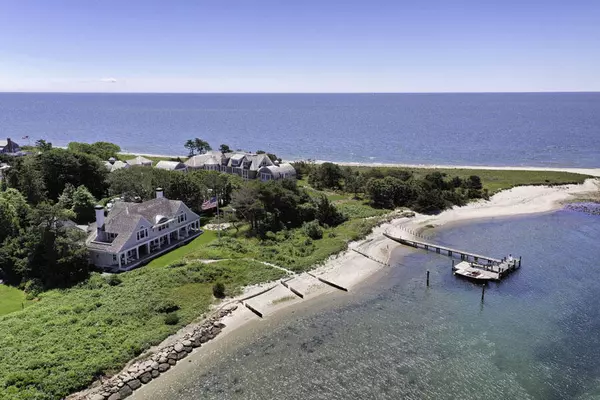 Osterville, MA 02655,995 Sea View Avenue