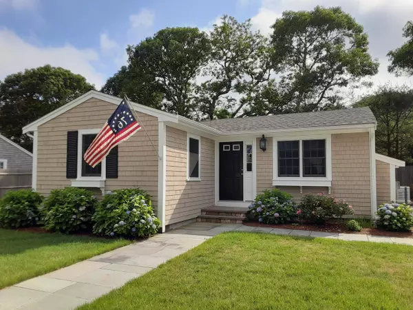 8 Winding Way, Harwich Port, MA 02646