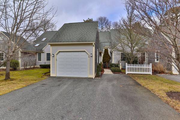 Mashpee, MA 02649,36 Gold Leaf Lane