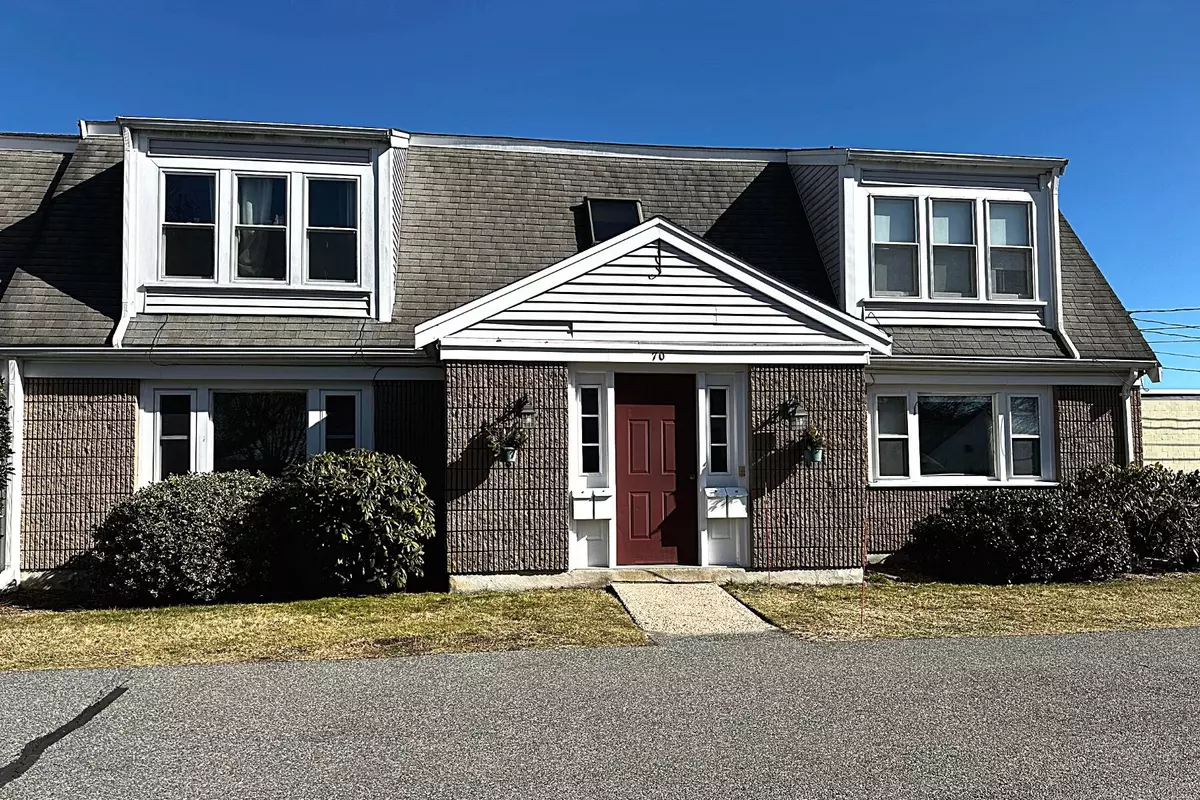 Hyannis, MA 02601,70 North Street #E