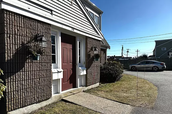 Hyannis, MA 02601,70 North Street #E