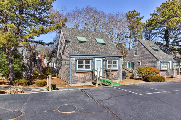 South Yarmouth, MA 02664,109 Seaview Avenue #10