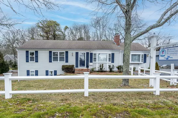 72 Pine Street, Hyannis, MA 02601