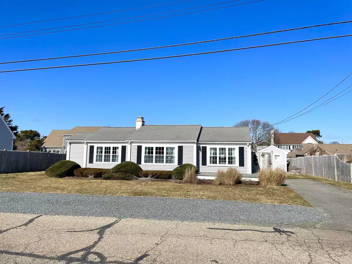 West Dennis, MA 02670,32 Surfside Road