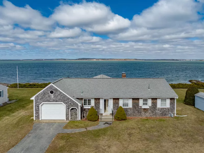 9 Middle Way, Pocasset, MA 02559