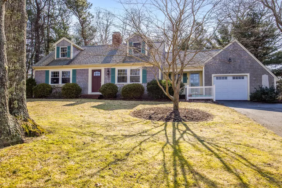 12 Bennets Neck Drive, Pocasset, MA 02559