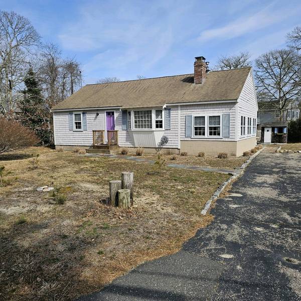 West Dennis, MA 02670,15 Spoonbill Road