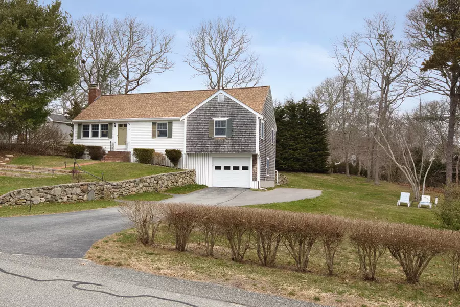 19 Bennets Neck Drive, Pocasset, MA 02559