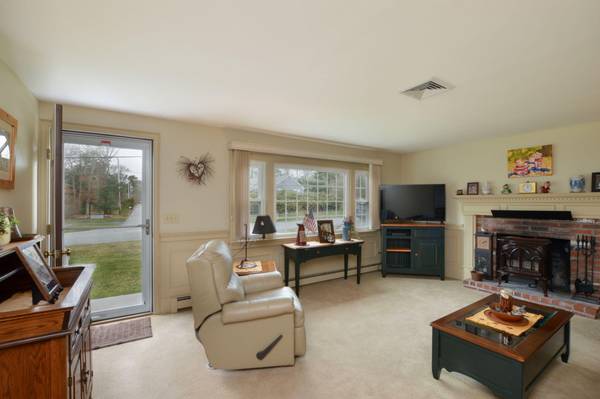 Cotuit, MA 02635,25 Pineview Drive