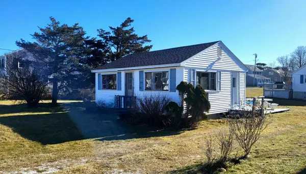 12 Freeman Avenue, Sandwich, MA 02563