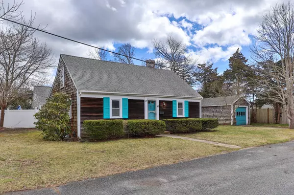 16 Oak Street, Hyannis, MA 02601