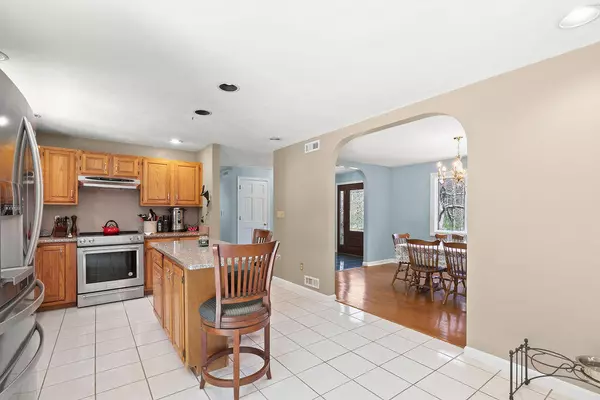 Lakeville, MA 02347,12 Moulton Street