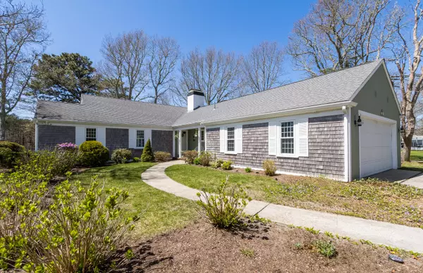 53 Chipping Green Circle, South Yarmouth, MA 02664