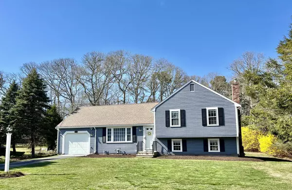 8 Walton Road, Harwich, MA 02645