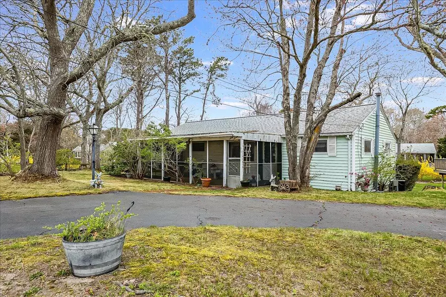 67 Trotting Park Road, West Dennis, MA 02670