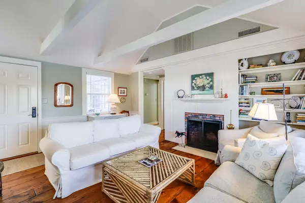 Centerville, MA 02632,16 Short Beach Road