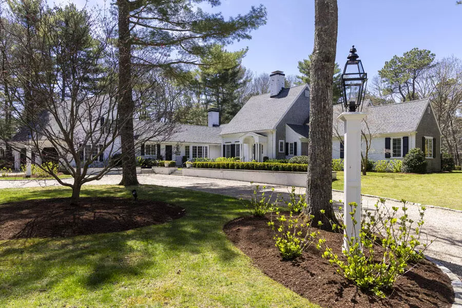 25 Oakdale Path, Osterville, MA 02655