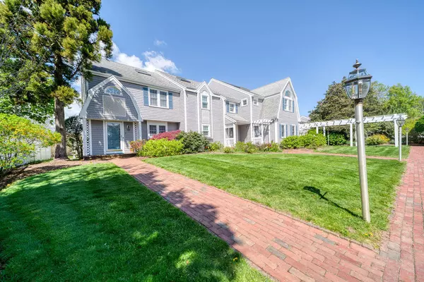 Hyannis, MA 02601,381 Ocean Street #1