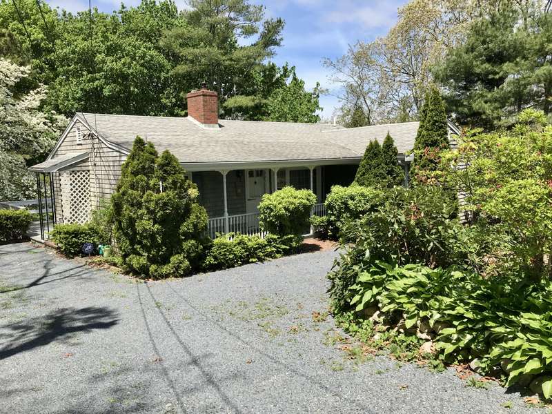 24 Cayuga Avenue, Mashpee, MA 02649