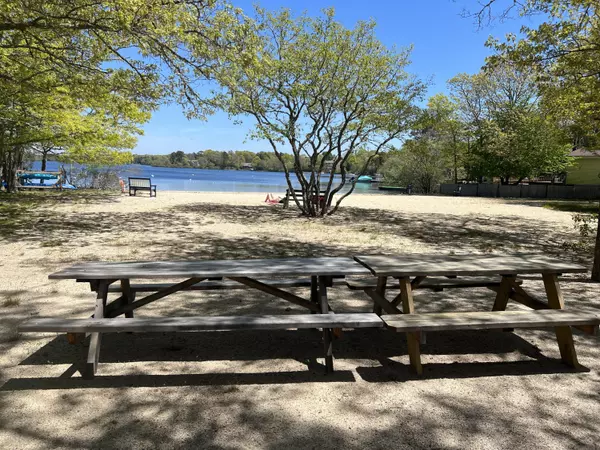 Centerville, MA 02632,319 Phinney's Lane