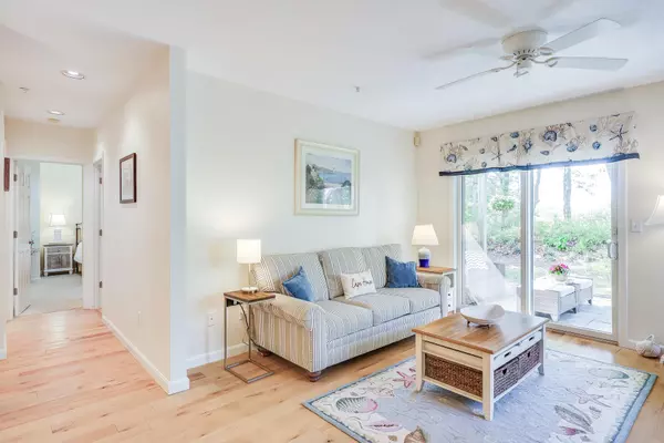 Yarmouth Port, MA 02675,12 Oak Glen Village