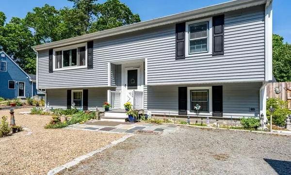 106 Old Great Neck Road, Mashpee, MA 02649