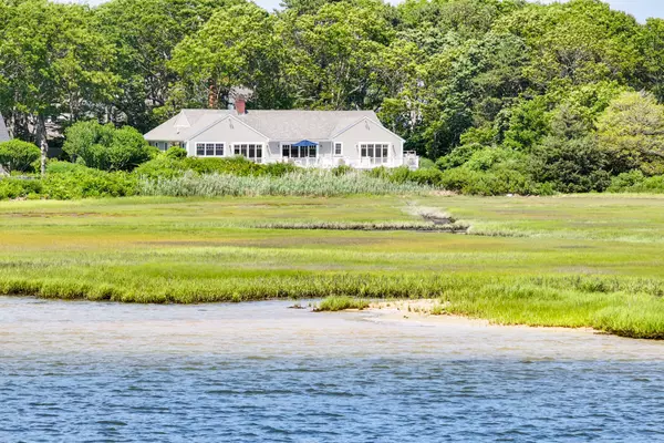 28 Bayview Road, Osterville, MA 02655