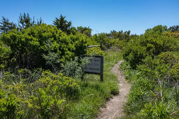 Chatham, MA 02633,16 Little Beach Road