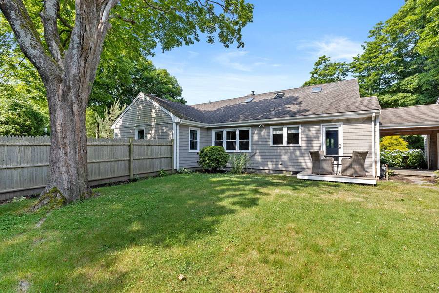 953 County Road, Pocasset, MA 02559