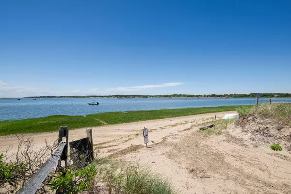 Wellfleet, MA 02667,45 Pier Road