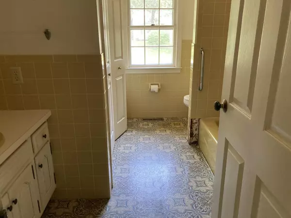 Yarmouth Port, MA 02675,125 Pompano Road