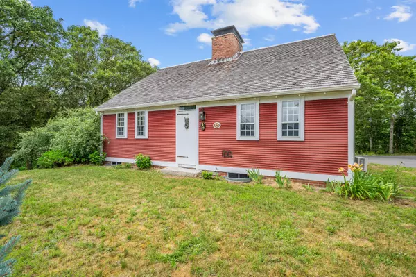 16 Quaker Lane, Harwich, MA 02645