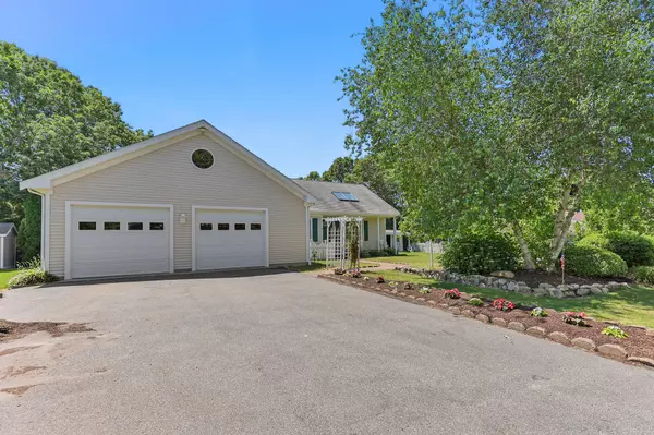 52 Captains Lane, East Falmouth, MA 02536